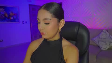 Snapshot of ninablumm chatting on 09-19-25, 04:03 Nina online show from 09-19-25, 04:03