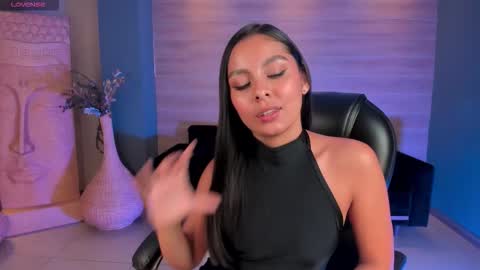 Snapshot of ninablumm chatting on 09-30-25, 03:11 Nina online show from 09-30-25, 03:11