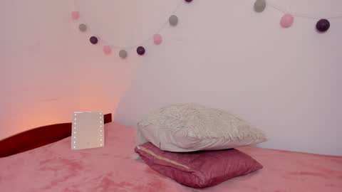 Snapshot of ninabryon1 chatting on 10-17-25, 03:47 Nina online show from 10-17-25, 03:47