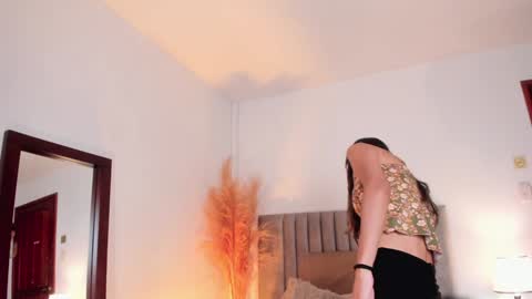 Snapshot of ninacavallli chatting on 12-21-24, 06:23 Nina online show from 12-21-24, 06:23