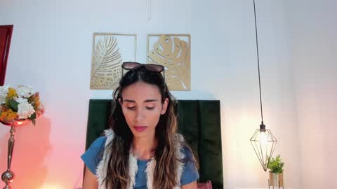 Snapshot of ninacavallli chatting on 12-31-24, 04:35 Nina online show from 12-31-24, 04:35