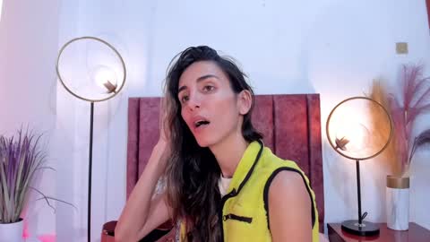 Snapshot of ninacavallli chatting on 01-11-25, 06:33 Nina online show from 01-11-25, 06:33