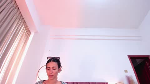 Snapshot of ninacavallli chatting on 01-18-25, 05:59 Nina online show from 01-18-25, 05:59