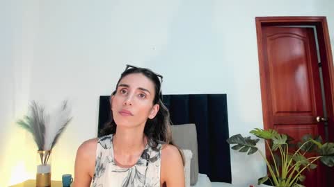 Snapshot of ninacavallli chatting on 01-24-25, 06:04 Nina online show from 01-24-25, 06:04