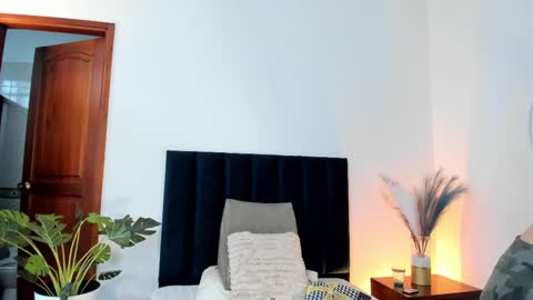 Snapshot of ninacavallli chatting on 02-19-25, 06:21 Nina online show from 02-19-25, 06:21