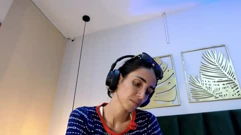 Snapshot of ninacavallli chatting on 10-22-25, 06:07 Nina online show from 10-22-25, 06:07