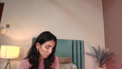 Snapshot of ninacavallli chatting on 11-22-25, 06:18 Nina online show from 11-22-25, 06:18