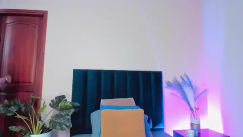 Snapshot of ninacavallli chatting on 11-28-25, 06:43 Nina online show from 11-28-25, 06:43