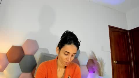 Snapshot of ninacavallli chatting on 11-30-25, 02:32 Nina online show from 11-30-25, 02:32