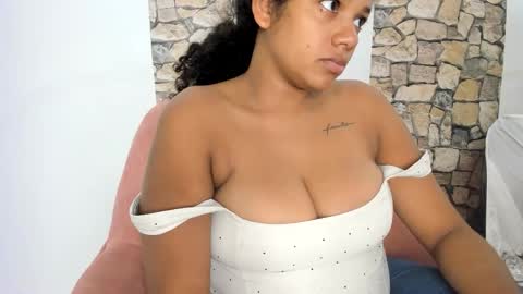 Snapshot of ninacollinss1 chatting on 11-11-25, 03:56 ninabigboobs online show from 11-11-25, 03:56