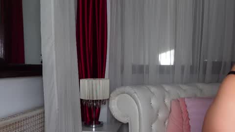 Snapshot of ninacrystal chatting on 02-14-25, 12:14 NinaCrystal online show from 02-14-25, 12:14