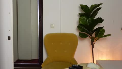 Snapshot of ninacrystal chatting on 09-17-25, 07:43 NinaCrystal online show from 09-17-25, 07:43