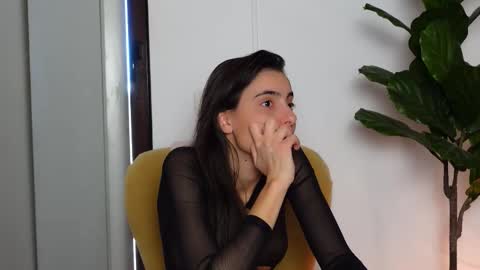 Snapshot of ninacrystal chatting on 10-31-25, 08:26 NinaCrystal online show from 10-31-25, 08:26