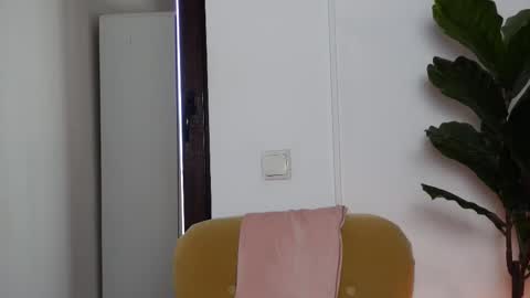 Snapshot of ninacrystal chatting on 11-12-25, 08:26 NinaCrystal online show from 11-12-25, 08:26