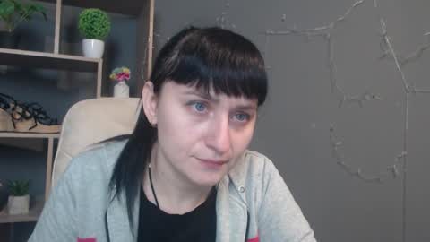 ninaflawlees online show from 12-01-25, 12:54