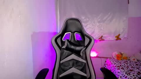 ninatinydoll1 online show from 09-27-25, 09:47