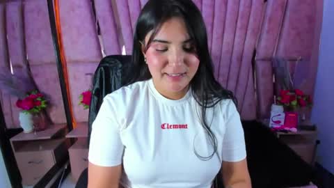 Snapshot of ninavelvet_ chatting on 07-23-26, 08:18 NIna online show from 07-23-26, 08:18