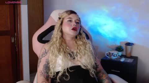 Snapshot of ninaxxstorm chatting on 09-25-25, 06:06 Nina online show from 09-25-25, 06:06