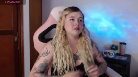 Snapshot of ninaxxstorm chatting on 09-28-25, 04:40 Nina online show from 09-28-25, 04:40