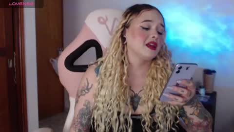 Snapshot of ninaxxstorm chatting on 10-08-25, 02:31 Nina online show from 10-08-25, 02:31