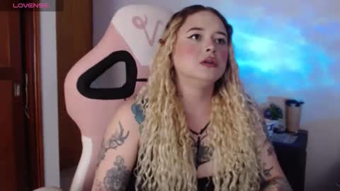 Snapshot of ninaxxstorm chatting on 10-15-25, 02:11 Nina online show from 10-15-25, 02:11