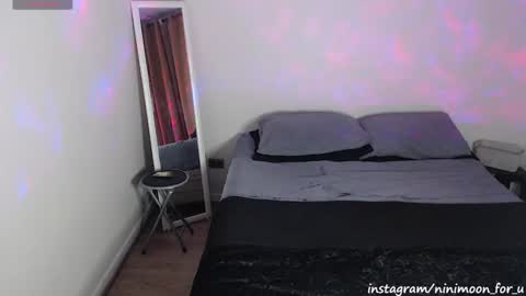 Ninimoon online show from 12-23-24, 05:49