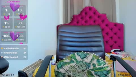 Snapshot of ninna_dee chatting on 01-04-25, 10:27 nina dee online show from 01-04-25, 10:27