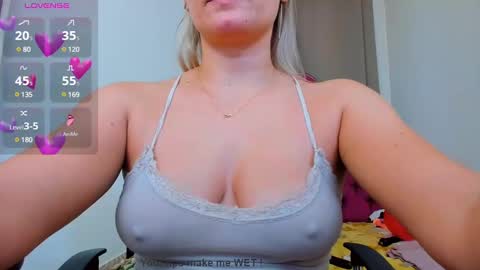Snapshot of ninna_dee chatting on 01-17-25, 11:49 nina dee online show from 01-17-25, 11:49
