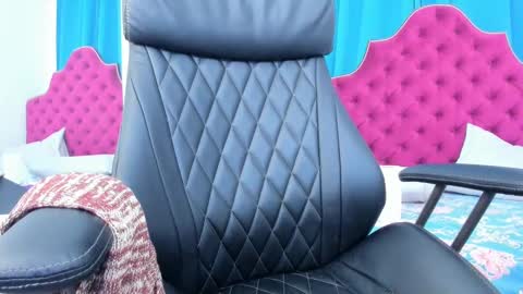 Snapshot of ninna_dee chatting on 02-28-25, 10:52 nina dee online show from 02-28-25, 10:52