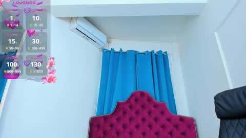 Snapshot of ninna_dee chatting on 10-28-25, 04:49 nina dee online show from 10-28-25, 04:49