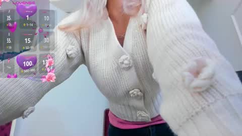 Snapshot of ninna_dee chatting on 11-18-25, 04:28 nina dee online show from 11-18-25, 04:28