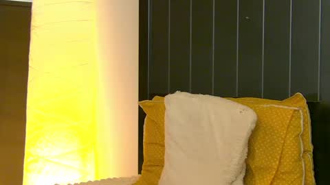 Snapshot of ninnavelvet chatting on 04-15-26, 02:13 Nina online show from 04-15-26, 02:13