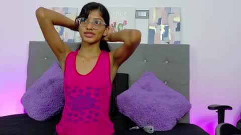 Nira Lux online show from 06-25-26, 02:00