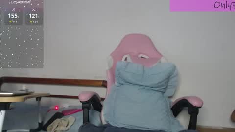 Snapshot of nisernamxxx chatting on 05-13-26, 03:15 Nicolle online show from 05-13-26, 03:15