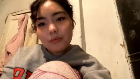 Snapshot of nitadecember chatting on 12-15-25, 10:41 Molly online show from 12-15-25, 10:41