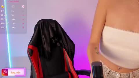 Snapshot of nix_kyy chatting on 10-22-25, 04:57 Nicki online show from 10-22-25, 04:57