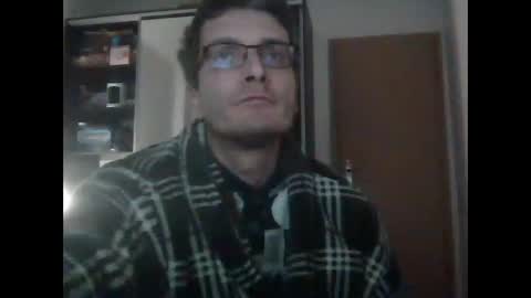 Snapshot of nmcandeias chatting on 01-10-26, 04:47 Nuno online show from 01-10-26, 04:47