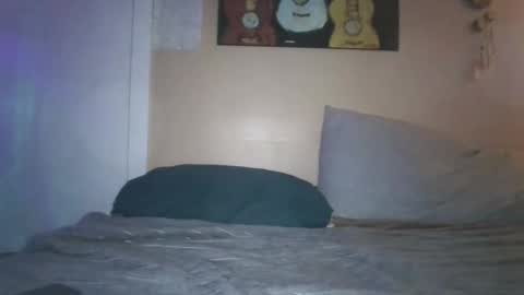 Snapshot of no_facequeen chatting on 10-07-25, 04:31 Leah online show from 10-07-25, 04:31