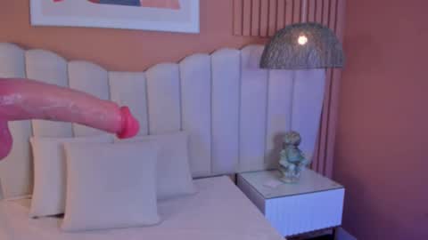 Noa online show from 03-08-26, 01:47