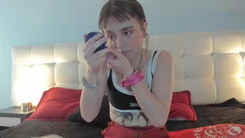Snapshot of noa_paris chatting on 02-23-25, 04:24 Sophy online show from 02-23-25, 04:24