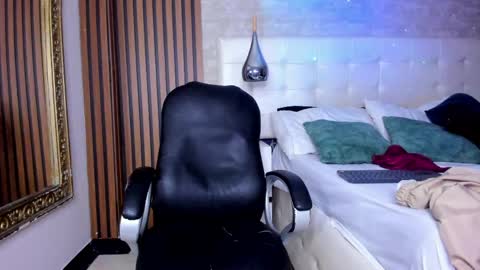 Snapshot of noaahtylor chatting on 05-07-26, 04:51 Noah online show from 05-07-26, 04:51