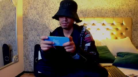 Snapshot of noaahtylor chatting on 05-21-26, 04:41 Noah online show from 05-21-26, 04:41