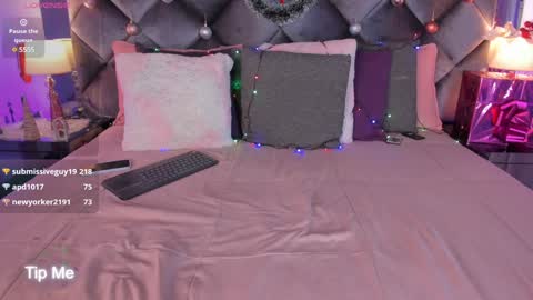 Snapshot of noah_beck42 chatting on 12-06-24, 06:59 Sara online show from 12-06-24, 06:59