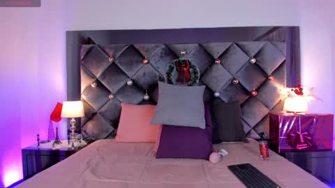 Snapshot of noah_beck42 chatting on 12-10-24, 07:58 Sara online show from 12-10-24, 07:58