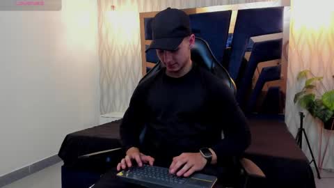 Snapshot of noah_clarkk chatting on 04-26-26, 05:38 Noah online show from 04-26-26, 05:38