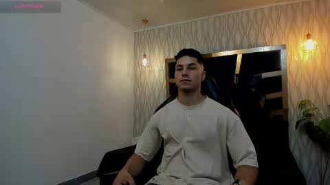 Snapshot of noah_clarkk chatting on 04-30-26, 05:19 Noah online show from 04-30-26, 05:19