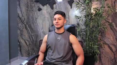 Snapshot of noah_clarkk chatting on 05-05-26, 03:31 Noah online show from 05-05-26, 03:31