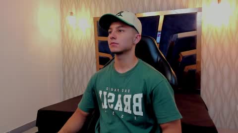 Snapshot of noah_clarkk chatting on 05-06-26, 05:29 Noah online show from 05-06-26, 05:29