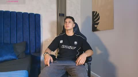 Snapshot of noah_clarkk chatting on 05-12-26, 05:43 Noah online show from 05-12-26, 05:43