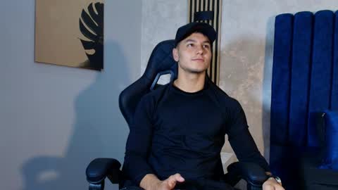 Snapshot of noah_clarkk chatting on 05-14-26, 05:53 Noah online show from 05-14-26, 05:53